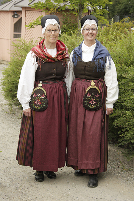 Åredräkten - Anna-Greta Sjödin & Karin Bark.
